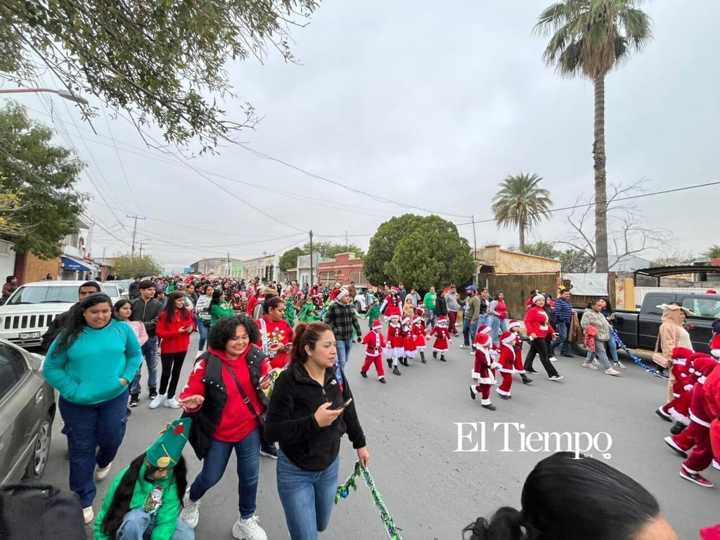 Galería fotográfica: Colorido y unión familiar iluminan el Desfile Navideño de Frontera