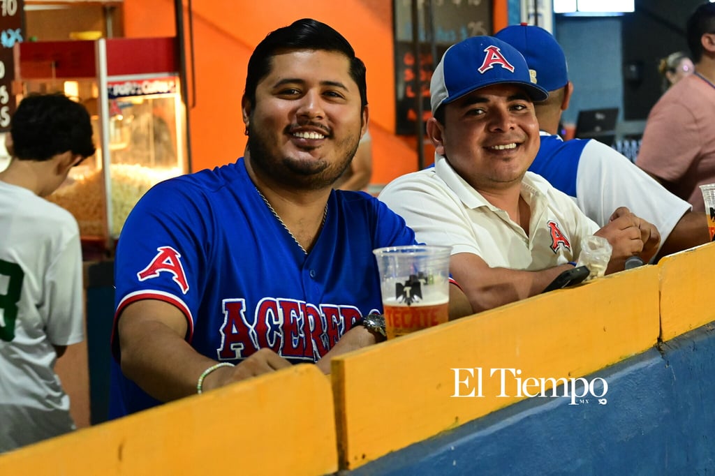 Galería fotográfica: La afición convierte el estadio en una fiesta beisbolera