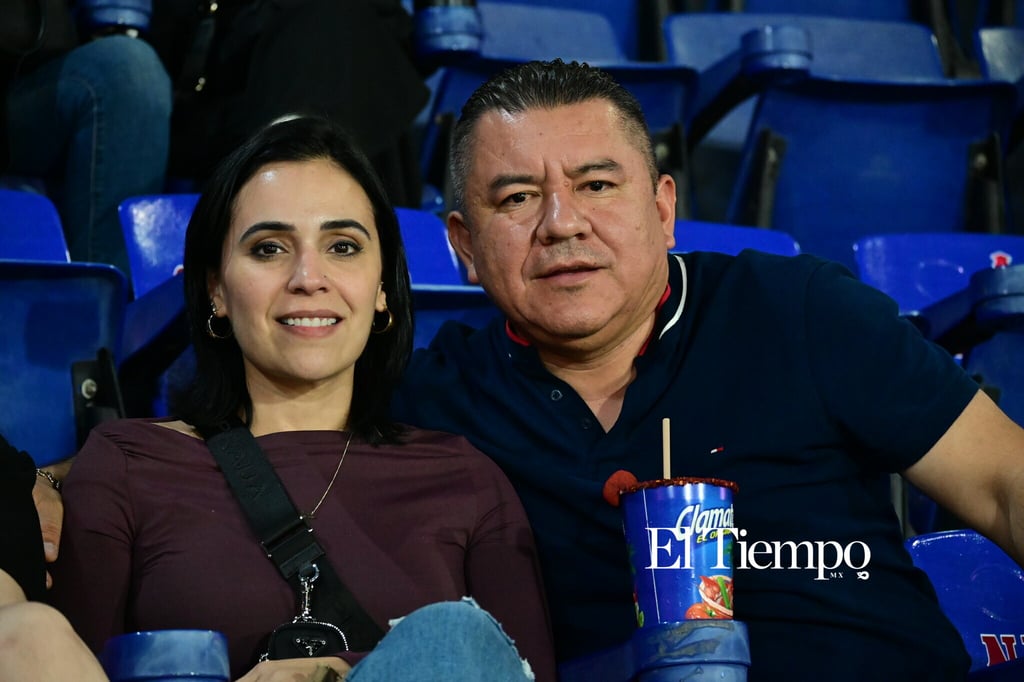 Galería fotográfica: La afición convierte el estadio en una fiesta beisbolera