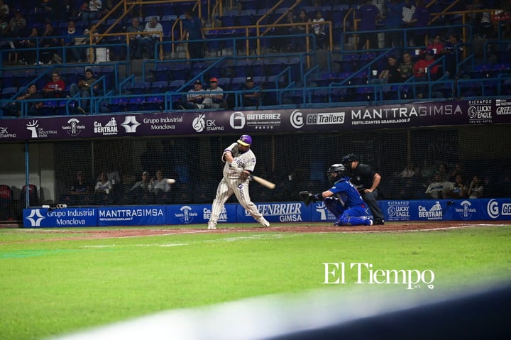Galería fotográfica: La afición convierte el estadio en una fiesta beisbolera