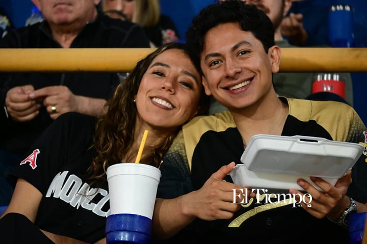 Galería fotográfica: La afición convierte el estadio en una fiesta beisbolera
