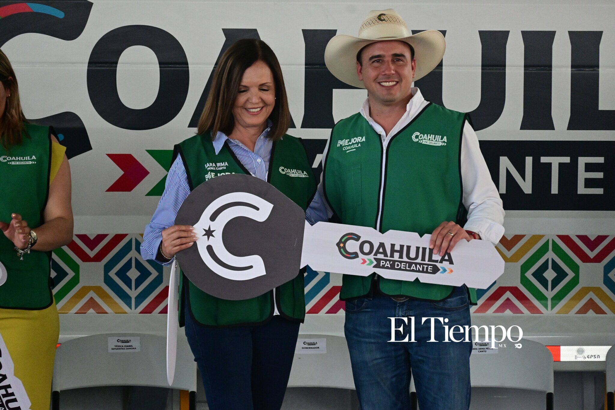 Galería fotográfica: Gobernador Manolo Jiménez Salinas entrega nueve camiones recolectores en Coahuila