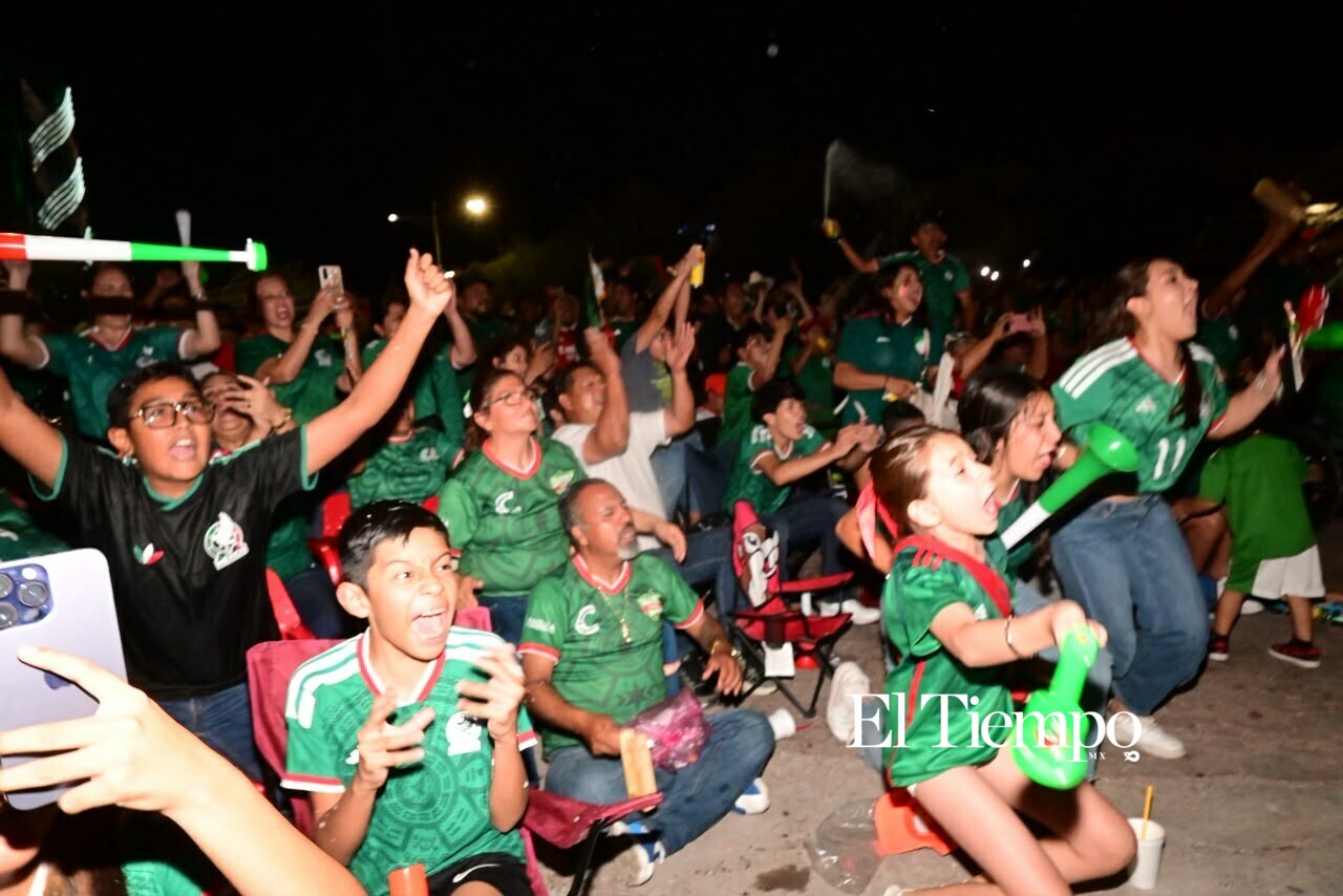 Galería fotográfica: Monclovenses festejan con euforia el segundo gol de la Seleccion Mexicana