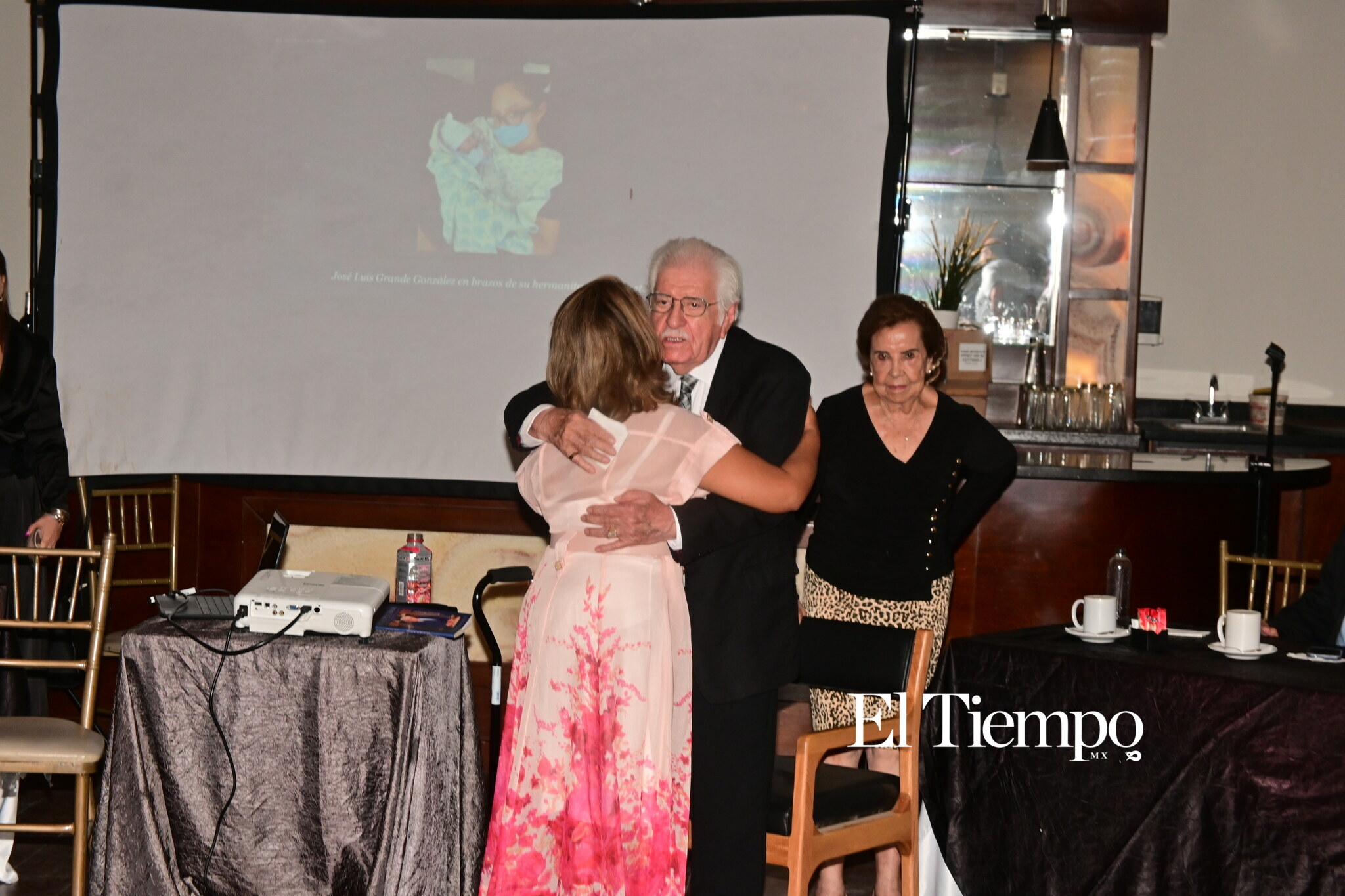 Galería fotográfica: Felipe González presenta libro que rescata memoria familiar e historia regional de Monclova