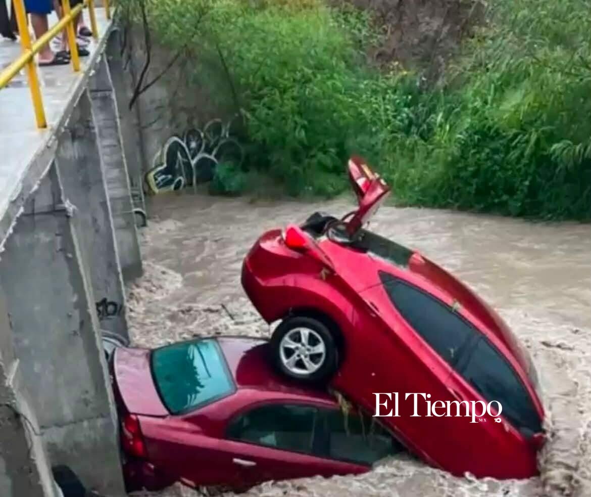Galería fotográfica: Corriente de arroyo arrastra tres vehículos frente a Tecnotrim tras fuerte tromba en Monclova
