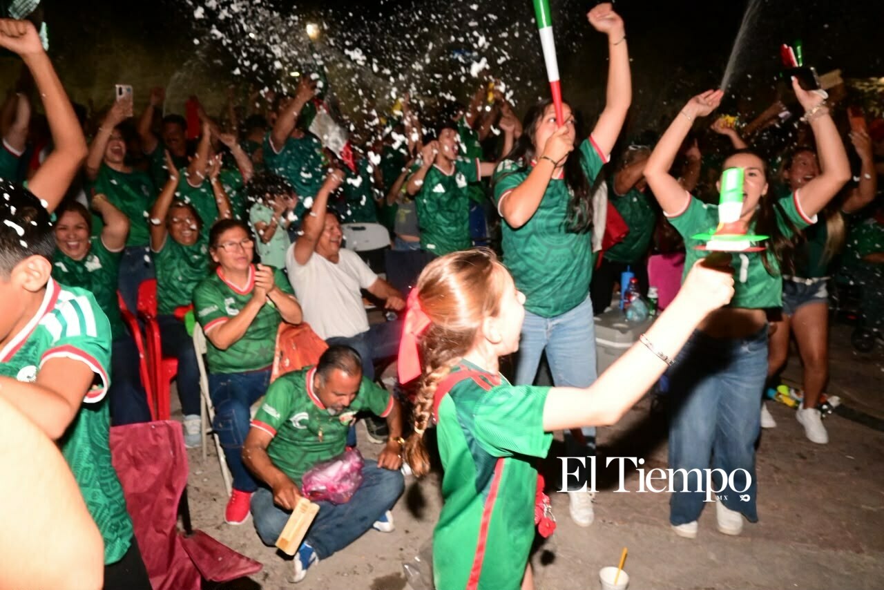 Galería fotográfica: Monclovenses festejan con euforia el segundo gol de la Seleccion Mexicana