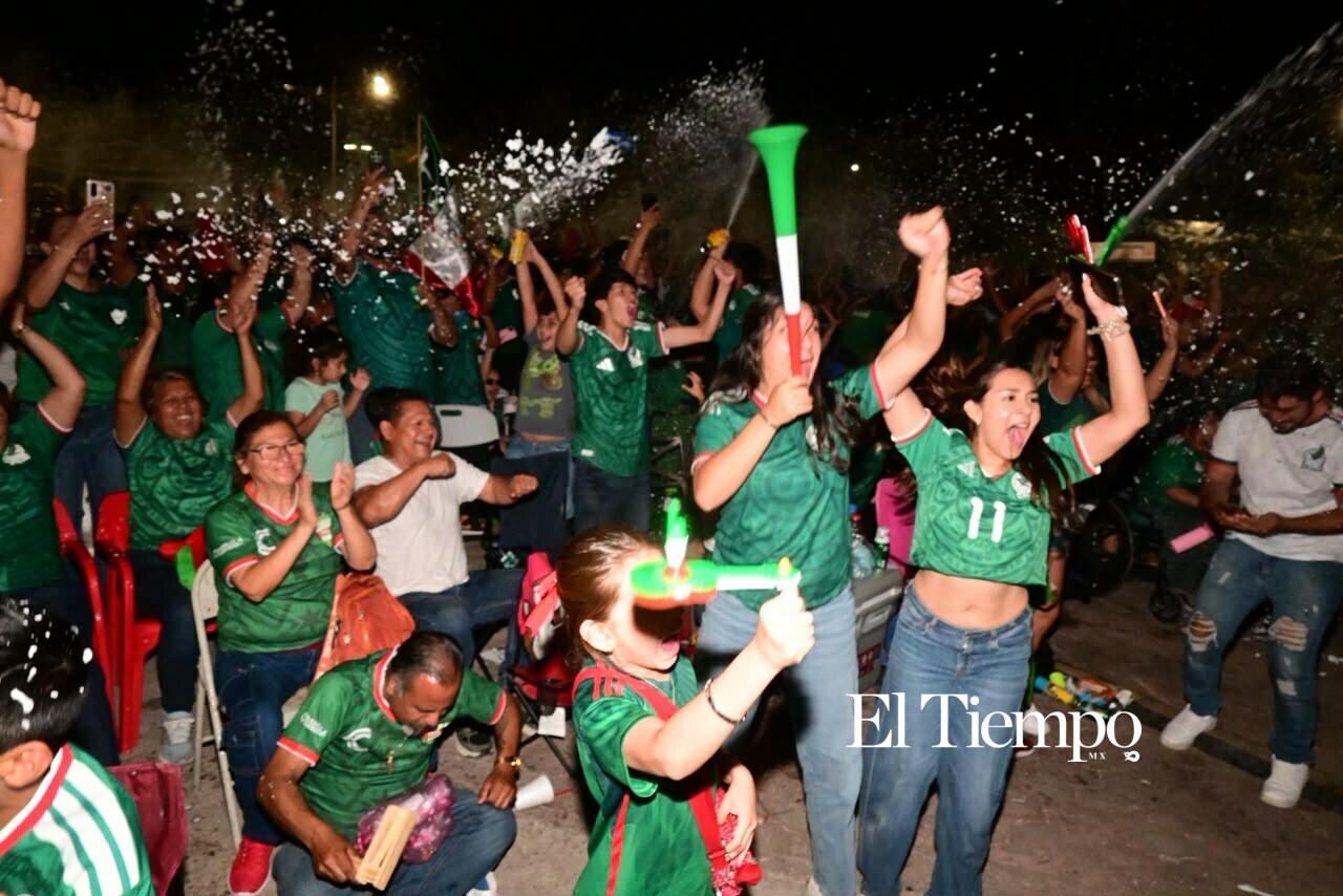 Galería fotográfica: Monclovenses festejan con euforia el segundo gol de la Seleccion Mexicana