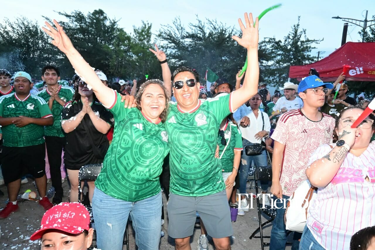 Galería fotográfica: Festejo del primer gol de México