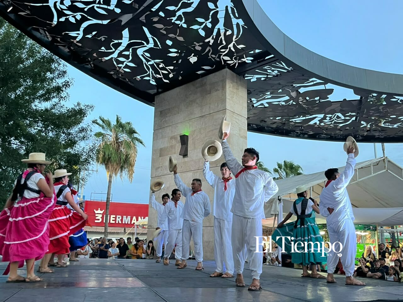 Galería fotográfica: Guelaguetza llena de tradición a Monclova