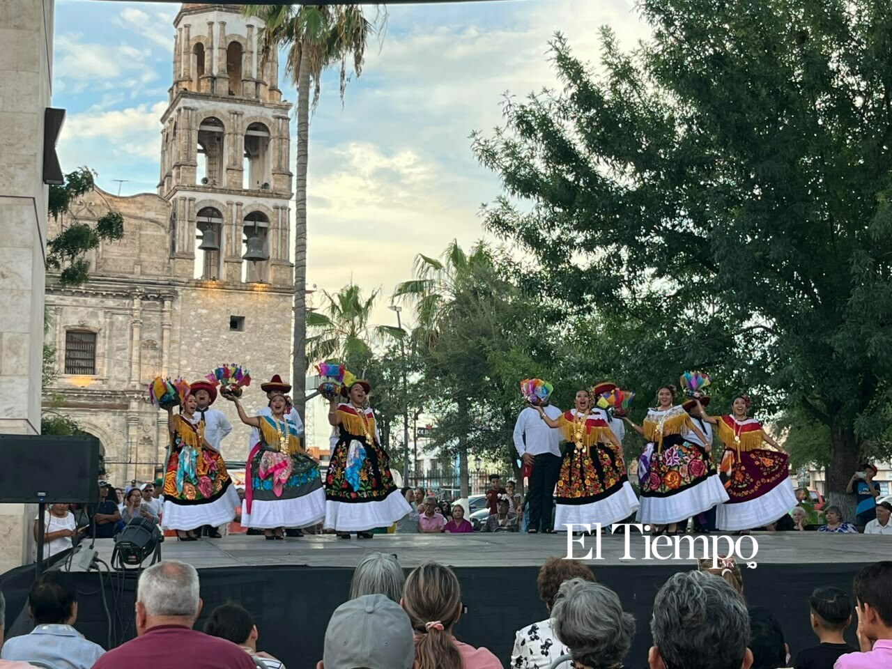 Galería fotográfica: Guelaguetza llena de tradición a Monclova