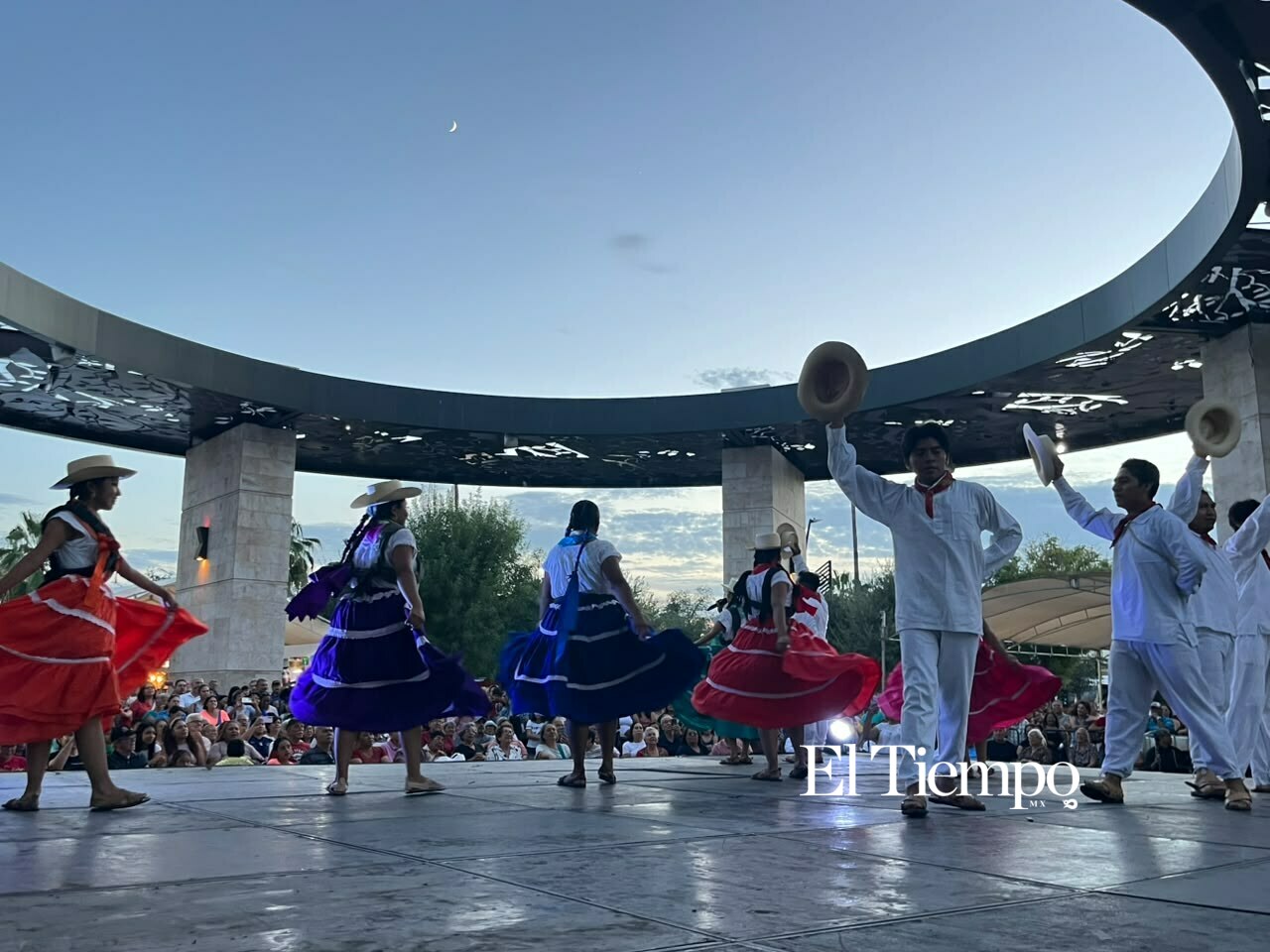 Galería fotográfica: Guelaguetza llena de tradición a Monclova