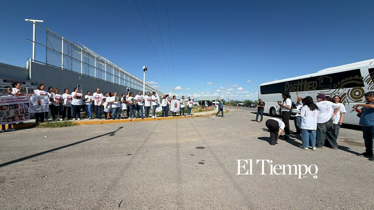 Galería fotográfica: Familias buscan pistas de desaparecidos al ingresar al CERESO de Monclova