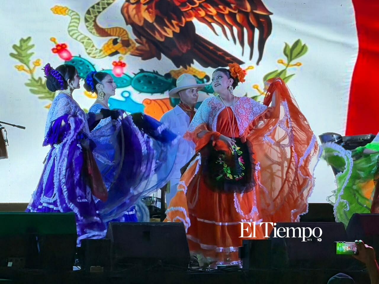 Galería fotográfica: Presentaciones artísticas y culturales, previo al grito de independencia en la ciudad de Monclova, Coahuila.