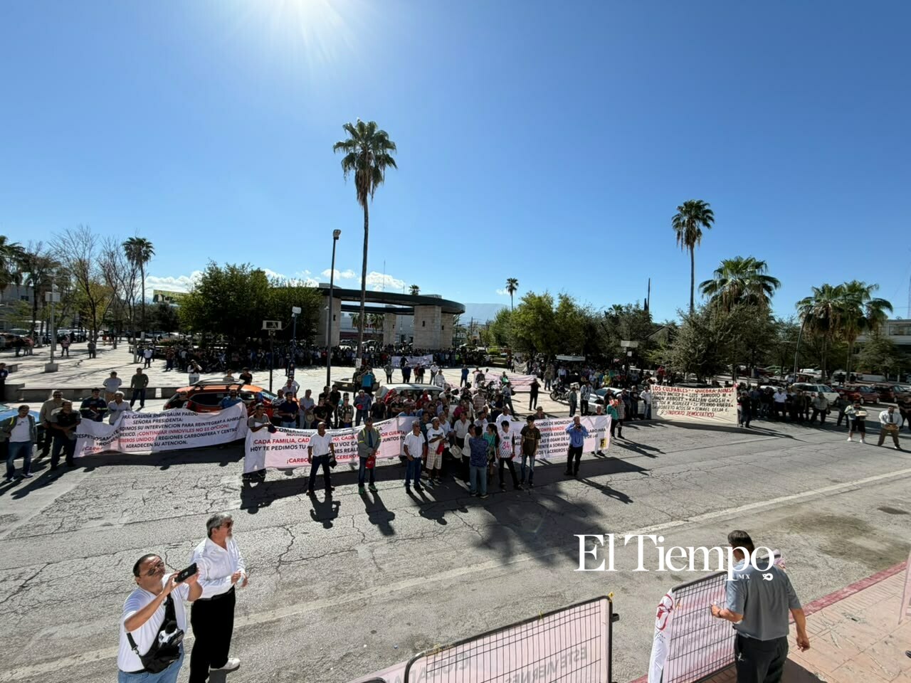 Galería fotográfica: 💢Así se vivió la marcha pacífica de los obreros de AHMSA en Monclova