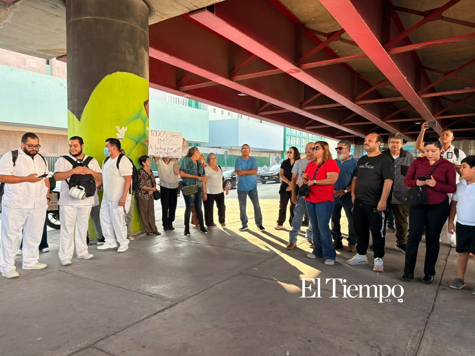Galería fotográfica: Manifestacion de trabajadores del IMSS de la clínica 7 en Monclova